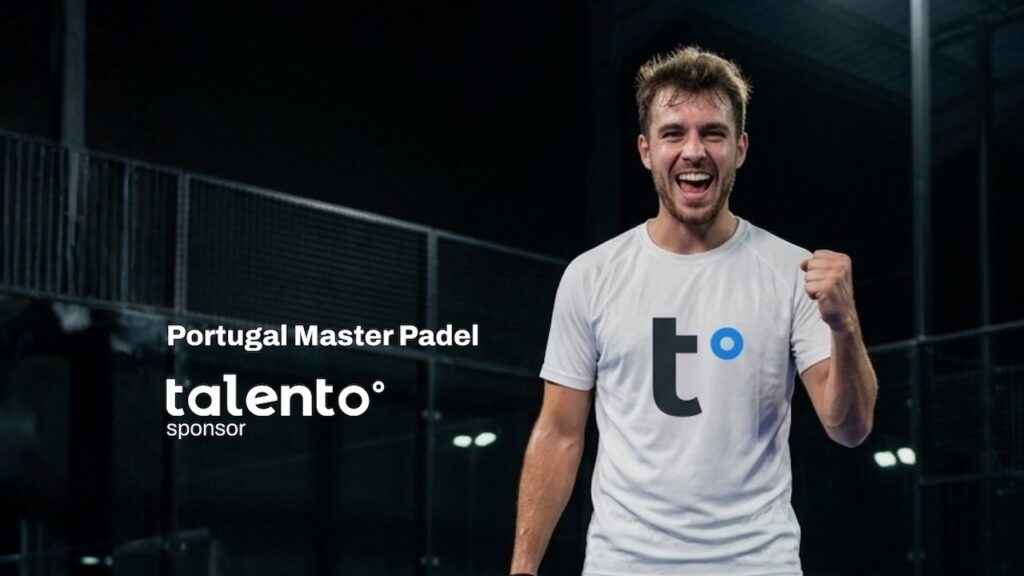 Rapaz comemora vitória vestido com uma t-shirt com o logo da Talento